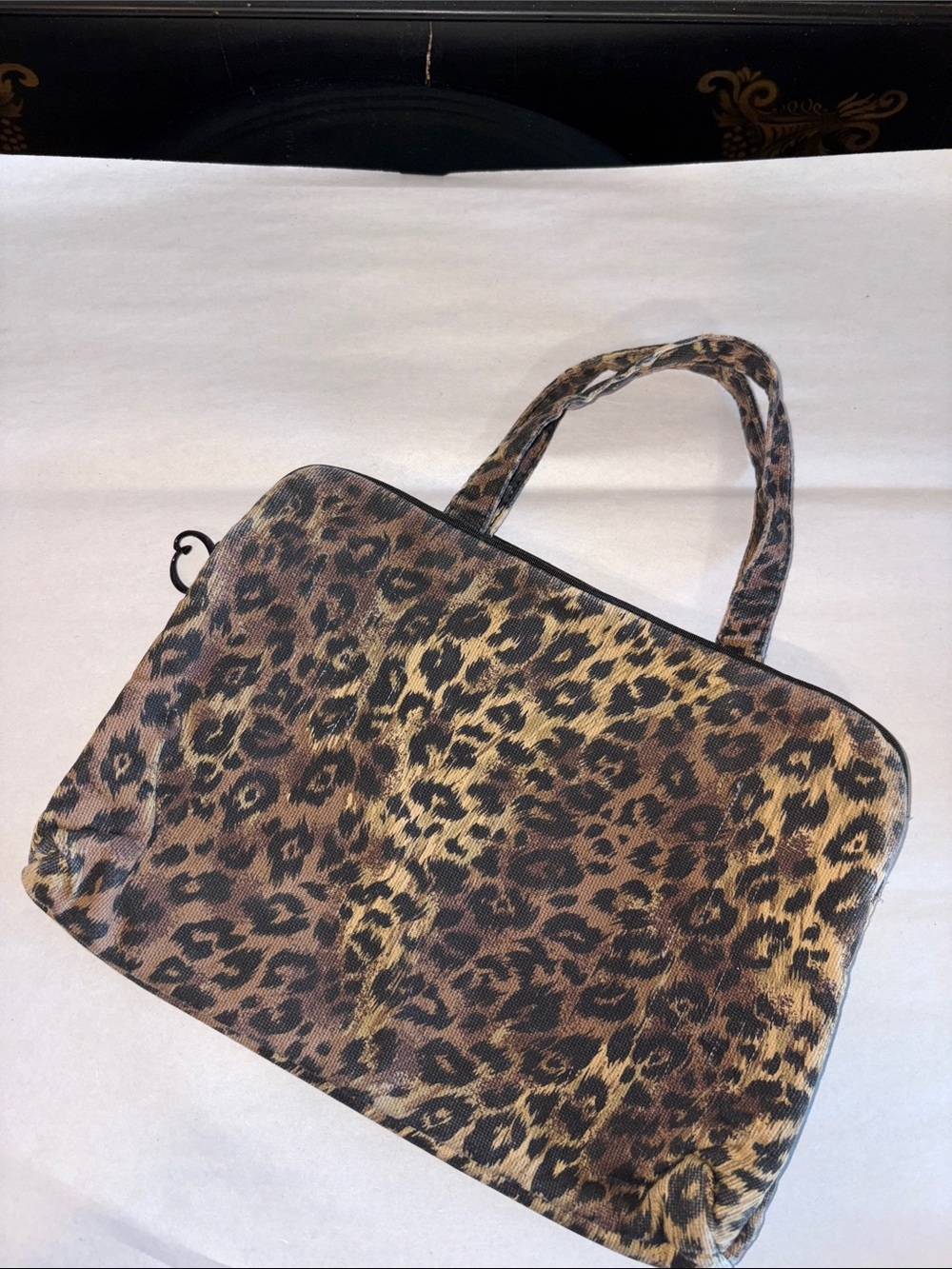 Oscar De La Renta leopard print w clear plastic pockets toiletry/cosmetic bag